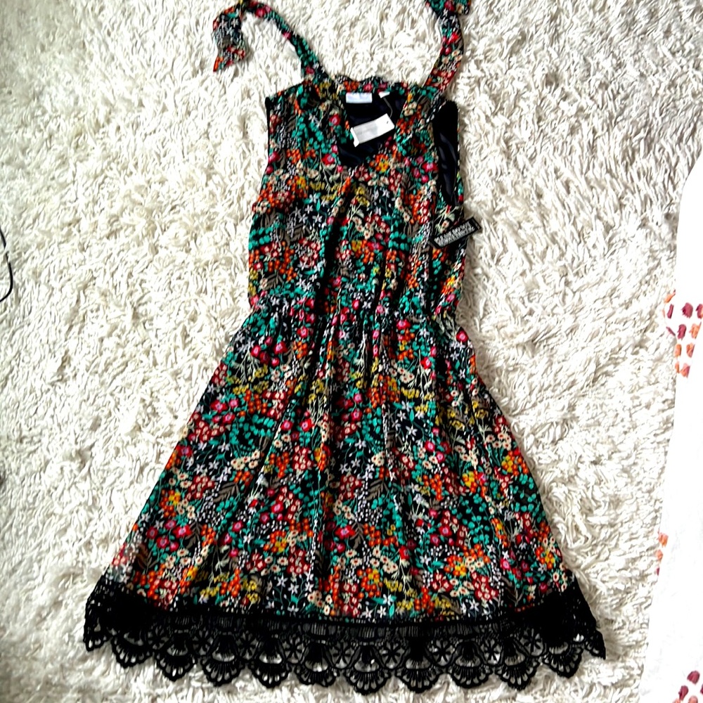 Floral Sleeveless Dress with A bottom lacing